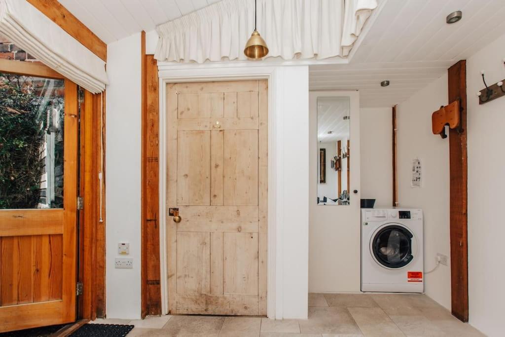 Villa Dolls House - Luxury Townhouse *Sleeps 10* Henley-on-Thames Esterno foto