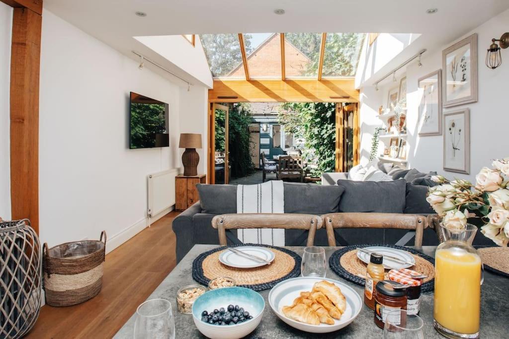 Villa Dolls House - Luxury Townhouse *Sleeps 10* Henley-on-Thames Esterno foto