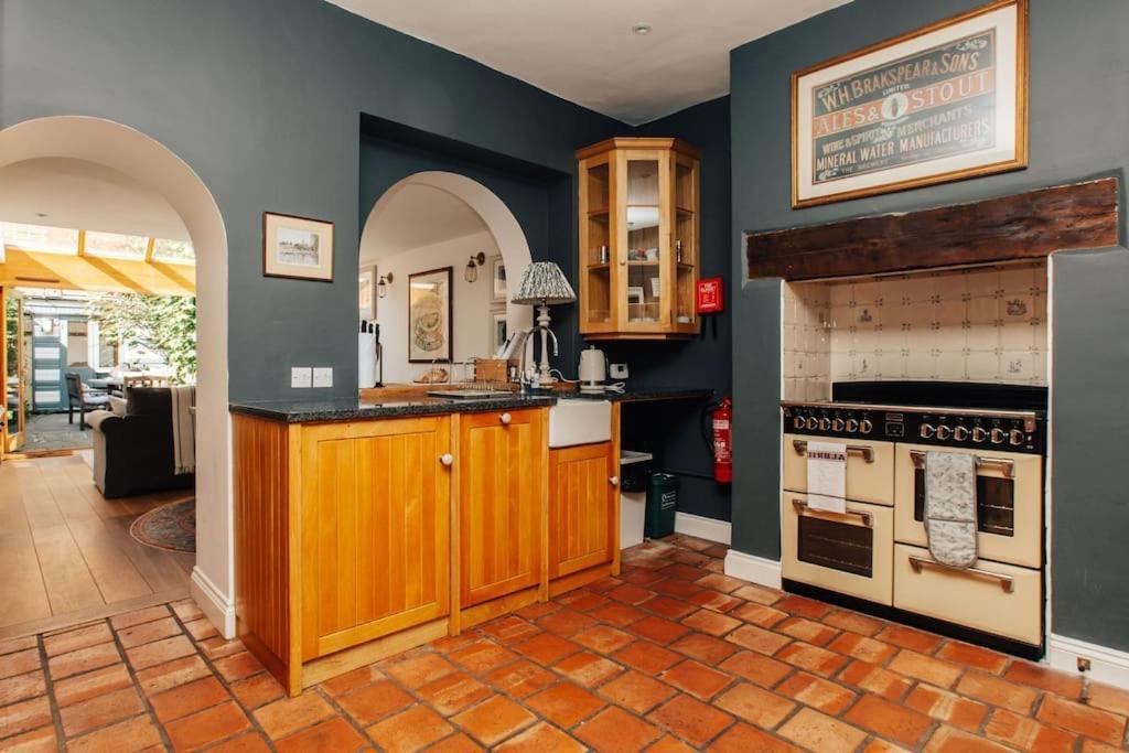 Villa Dolls House - Luxury Townhouse *Sleeps 10* Henley-on-Thames Esterno foto