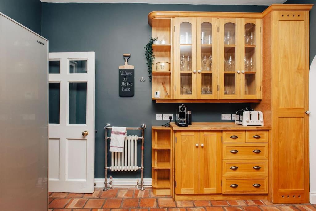 Villa Dolls House - Luxury Townhouse *Sleeps 10* Henley-on-Thames Esterno foto
