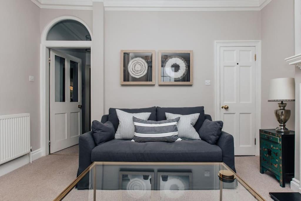 Villa Dolls House - Luxury Townhouse *Sleeps 10* Henley-on-Thames Esterno foto