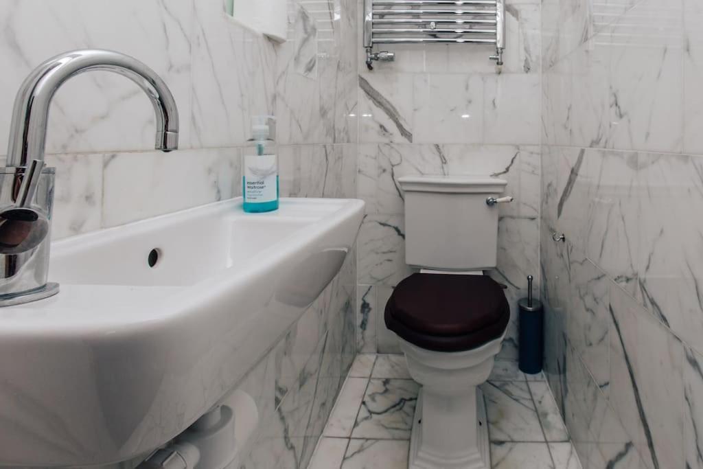 Villa Dolls House - Luxury Townhouse *Sleeps 10* Henley-on-Thames Esterno foto