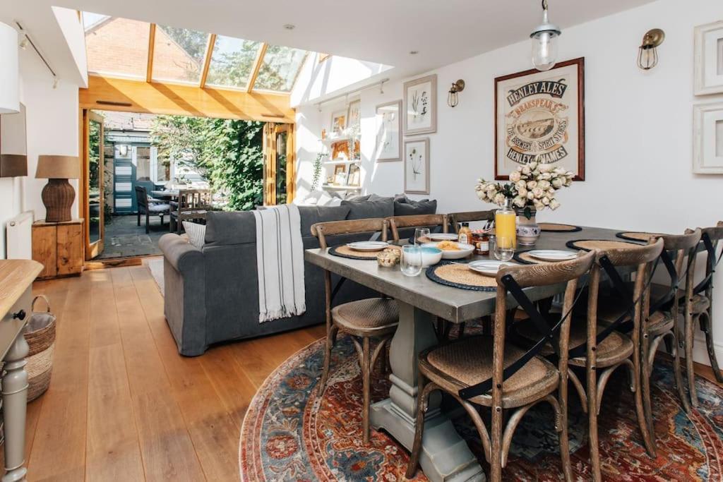Villa Dolls House - Luxury Townhouse *Sleeps 10* Henley-on-Thames Esterno foto
