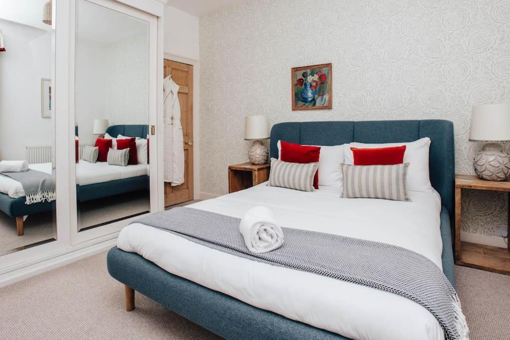 Villa Dolls House - Luxury Townhouse *Sleeps 10* Henley-on-Thames Esterno foto